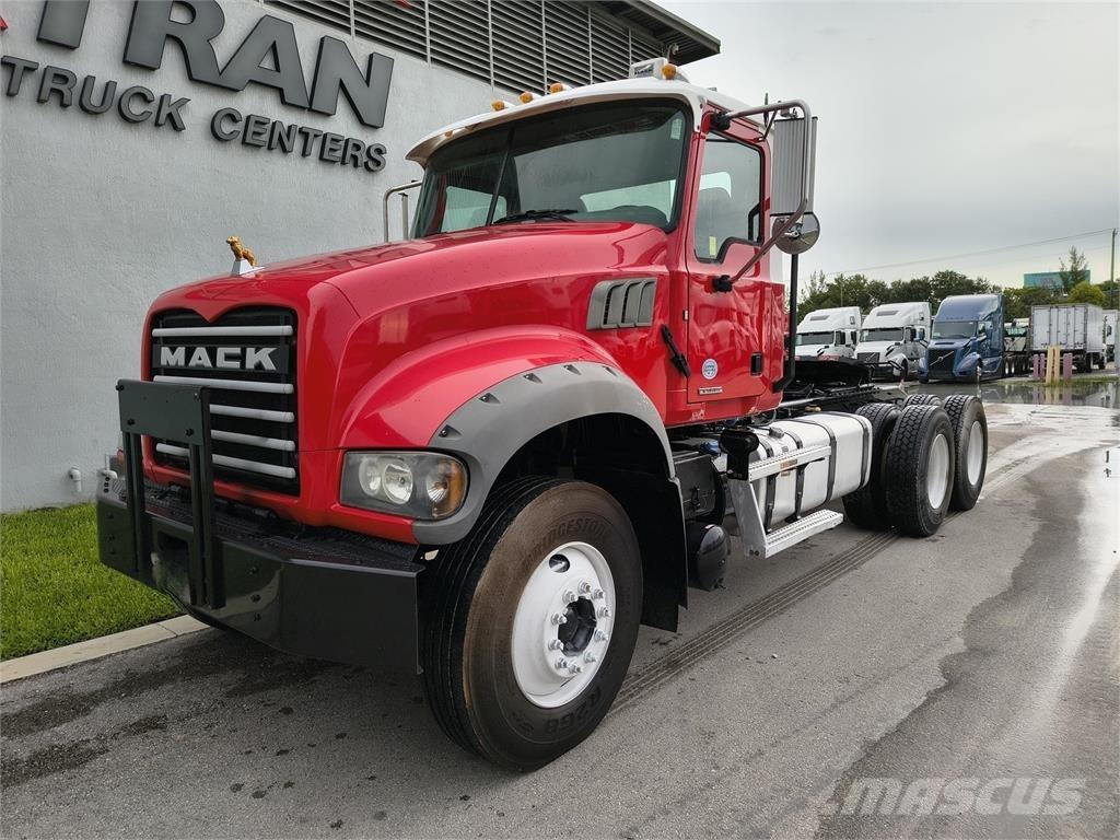 Mack GR64FT Vlačilci