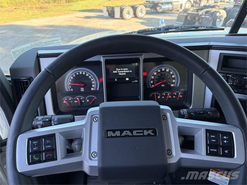Mack PI64T Vlačilci