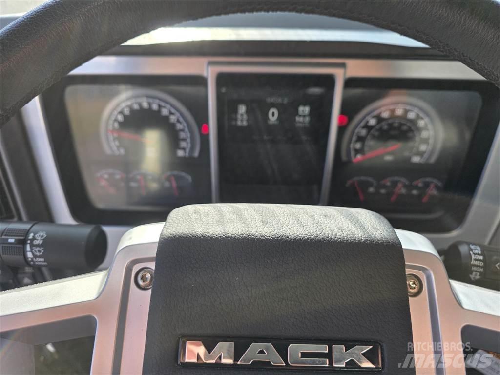 Mack PI64T Vlačilci