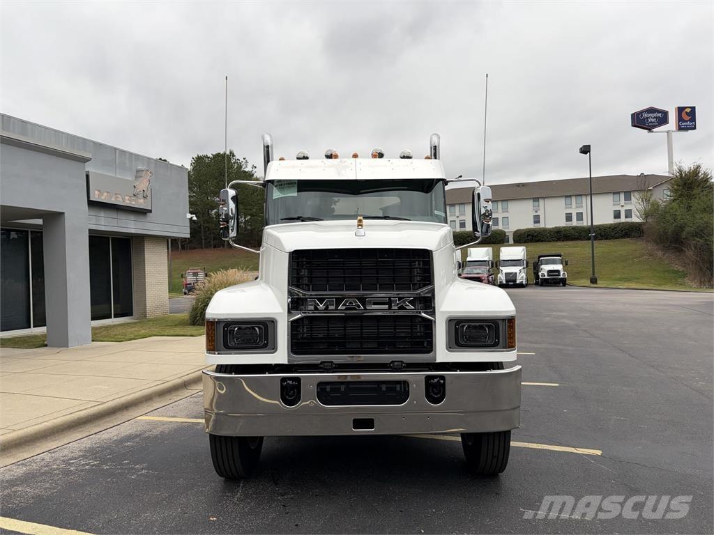 Mack PI64T Vlačilci