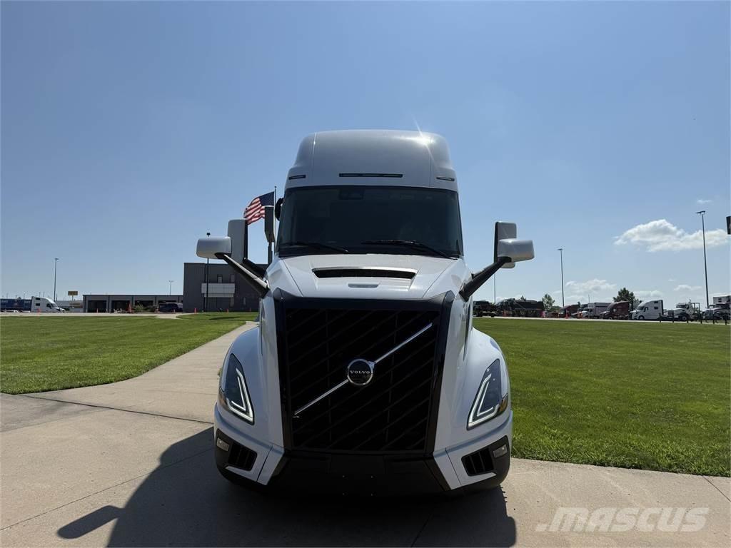 Volvo NEW VNL860 Vlačilci