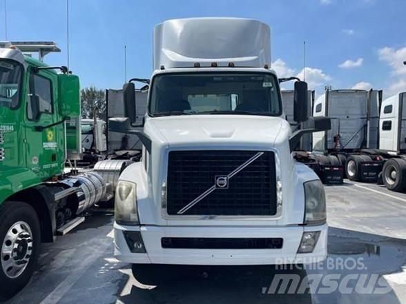 Volvo VNL42T Vlačilci