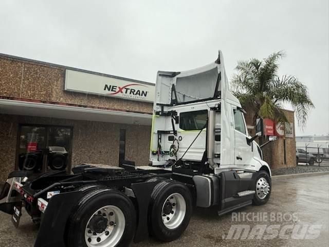 Volvo VNL64T300 Vlačilci