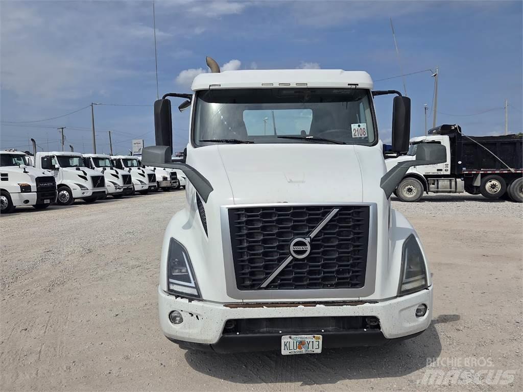 Volvo VNL64T300 Vlačilci