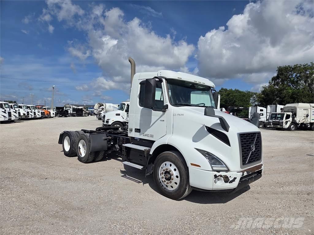 Volvo VNL64T300 Vlačilci