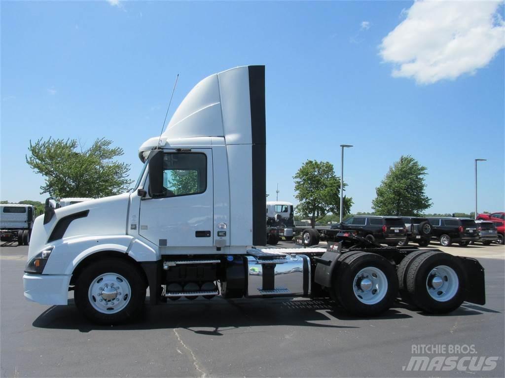 Volvo VNL64T300 Vlačilci