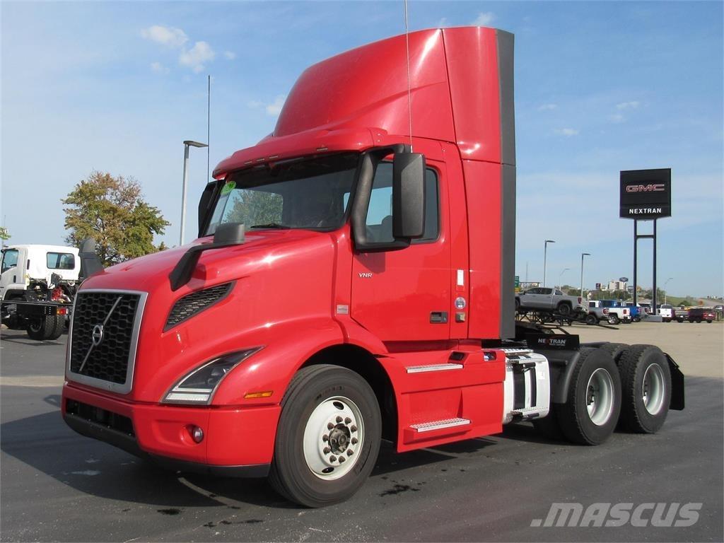 Volvo VNL64T300 Vlačilci