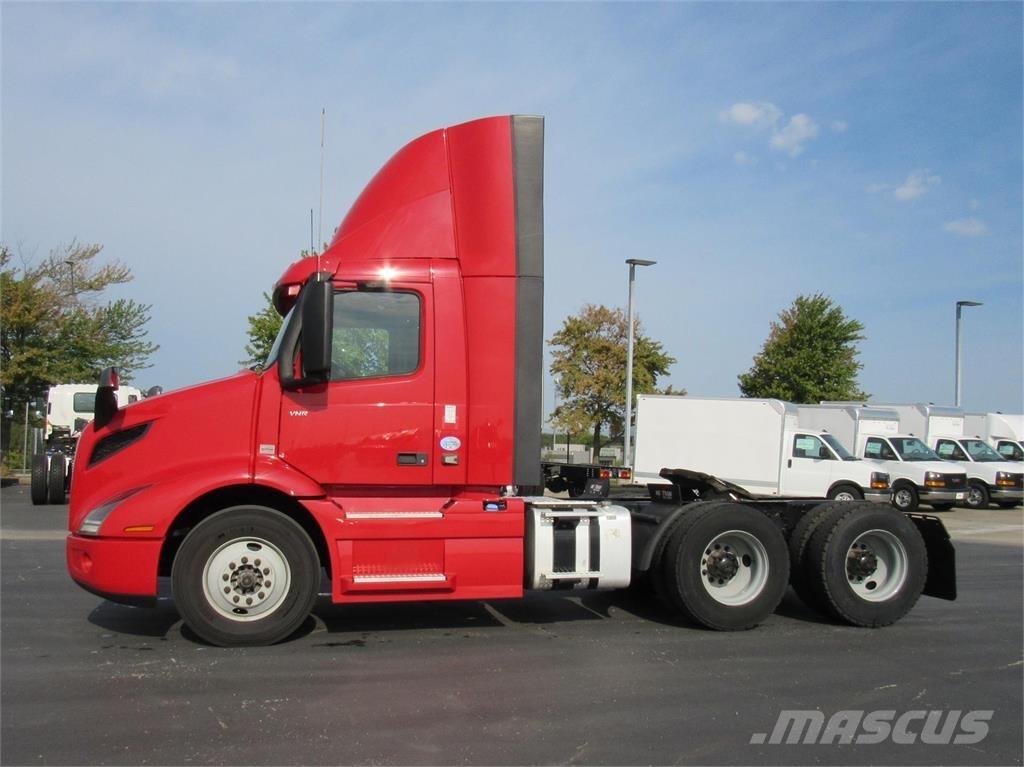 Volvo VNL64T300 Vlačilci