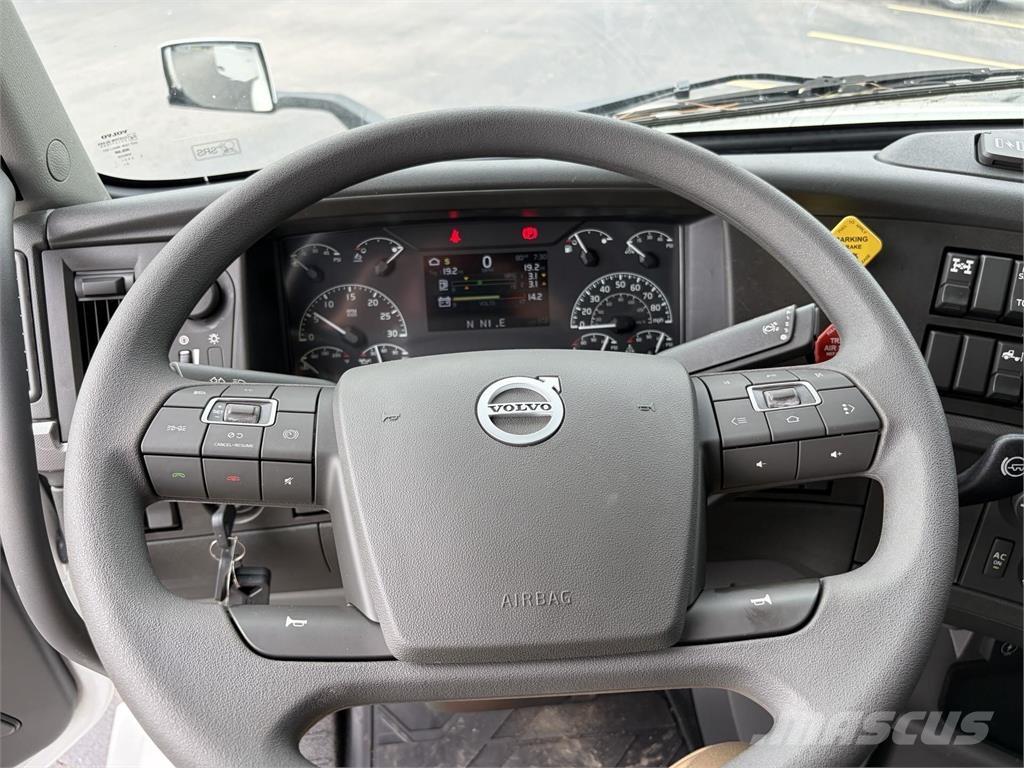 Volvo VNL64T740 Vlačilci