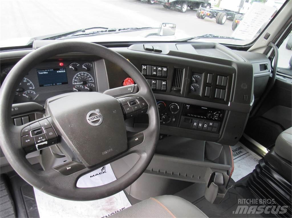 Volvo VNL64T760 Vlačilci