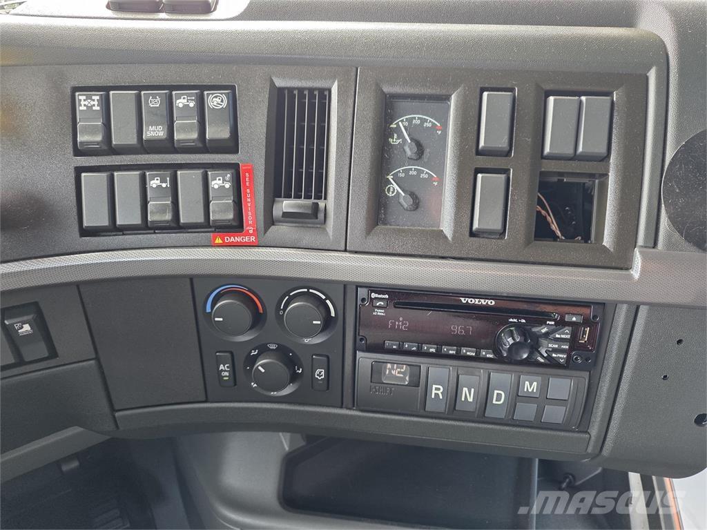 Volvo VNL64T760 Vlačilci