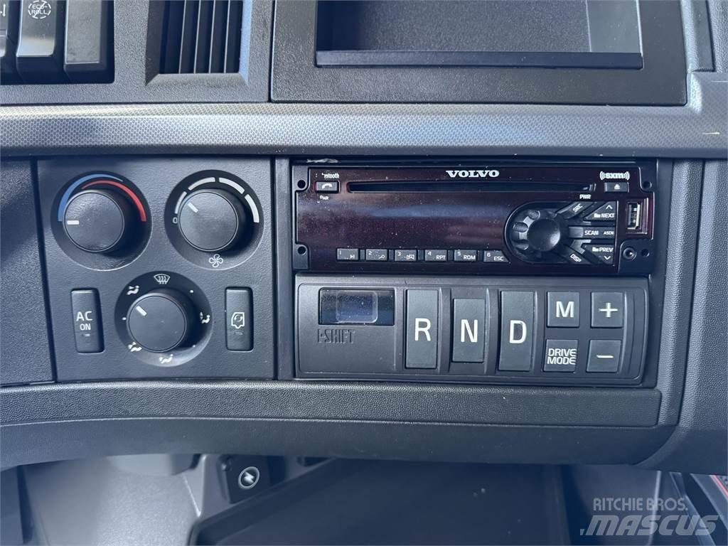 Volvo VNL64T760 Vlačilci