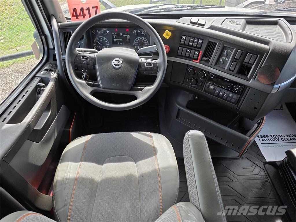 Volvo VNL64T760 Vlačilci