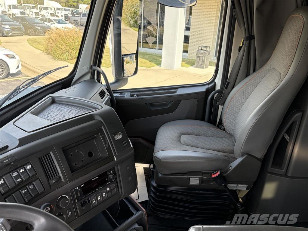 Volvo VNL64T760 Vlačilci