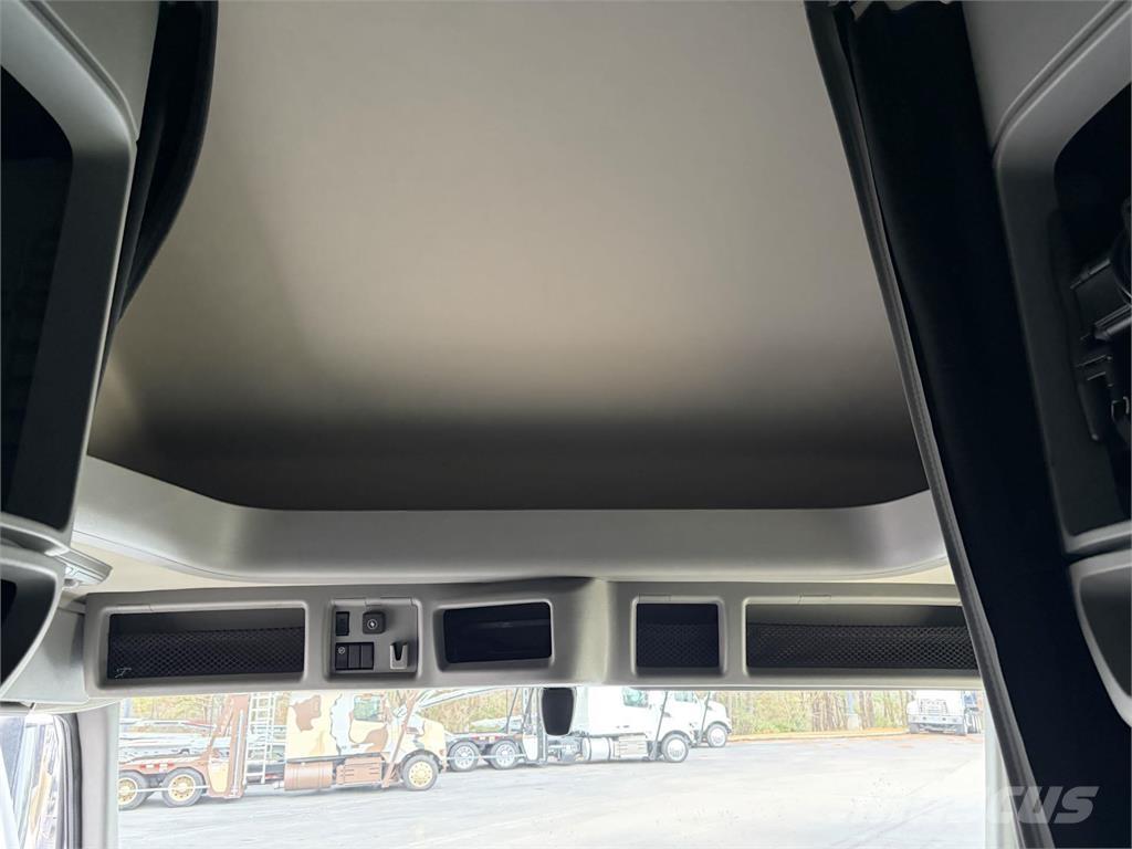 Volvo VNL64T760 Vlačilci