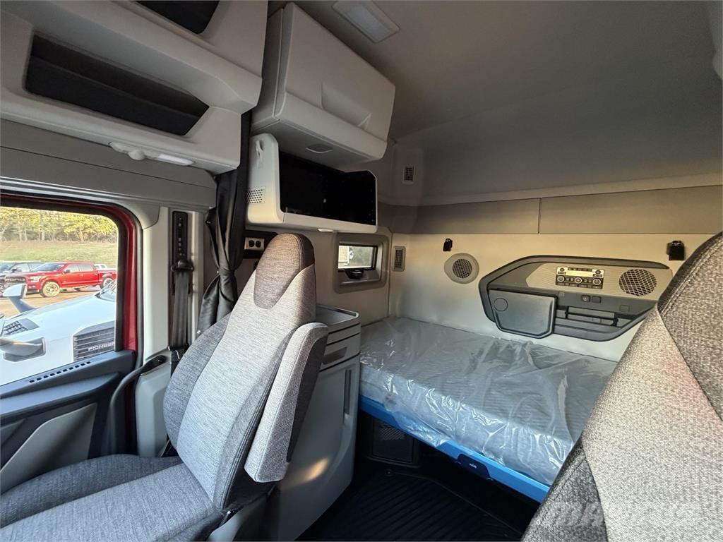 Volvo VNL64T840 Vlačilci