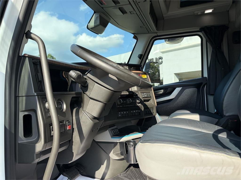 Volvo VNL64T860 Vlačilci