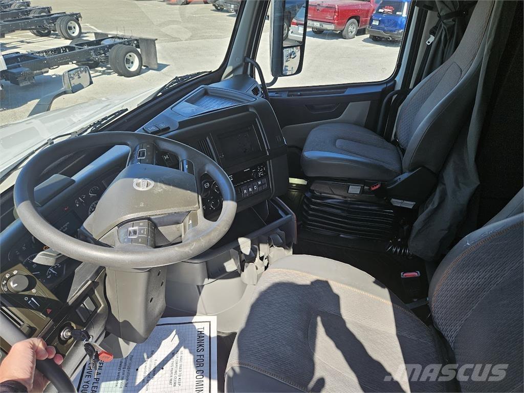 Volvo VNL64T860 Vlačilci