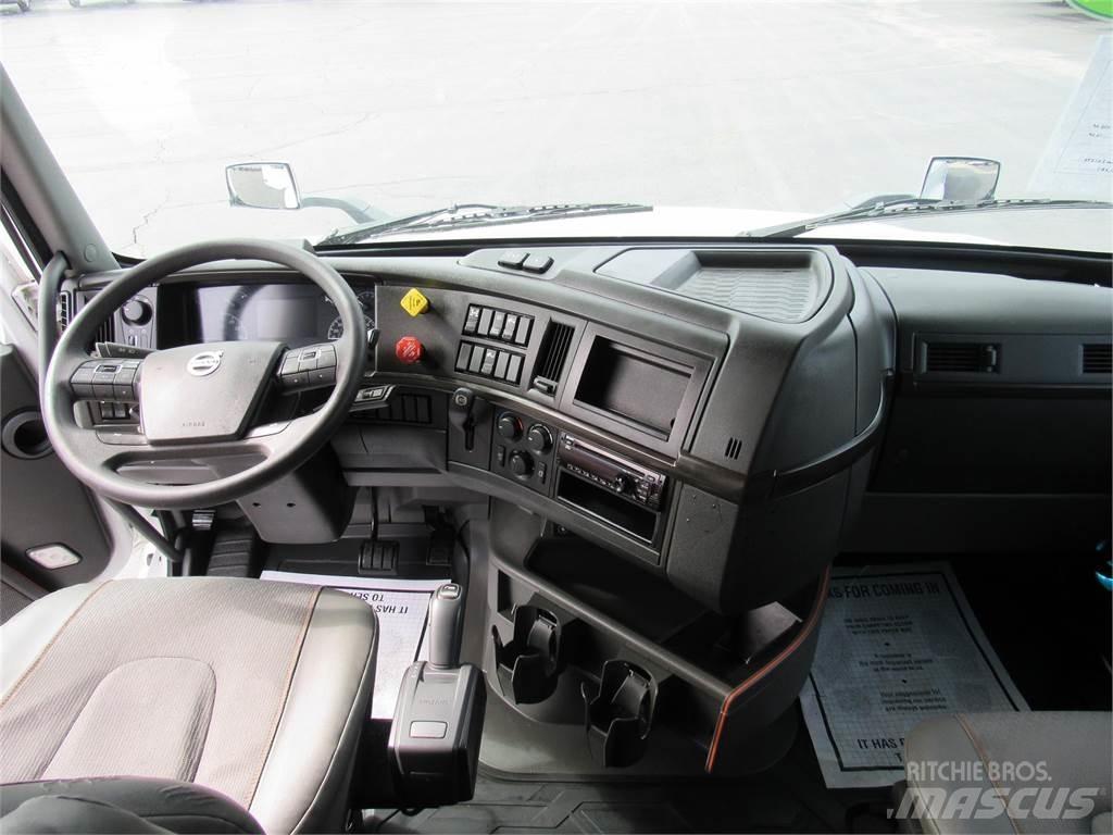 Volvo VNL64T860 Vlačilci