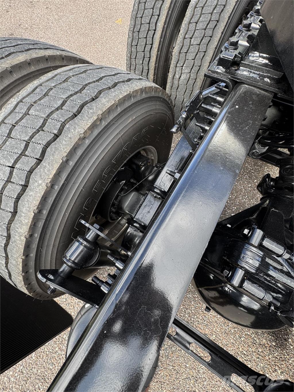 Volvo VNL64T860 Vlačilci