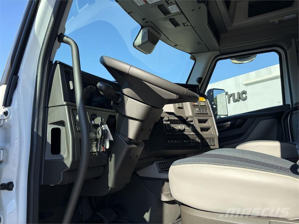 Volvo VNL64T860 Vlačilci