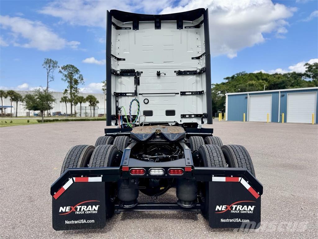 Volvo VNL64T860 Vlačilci