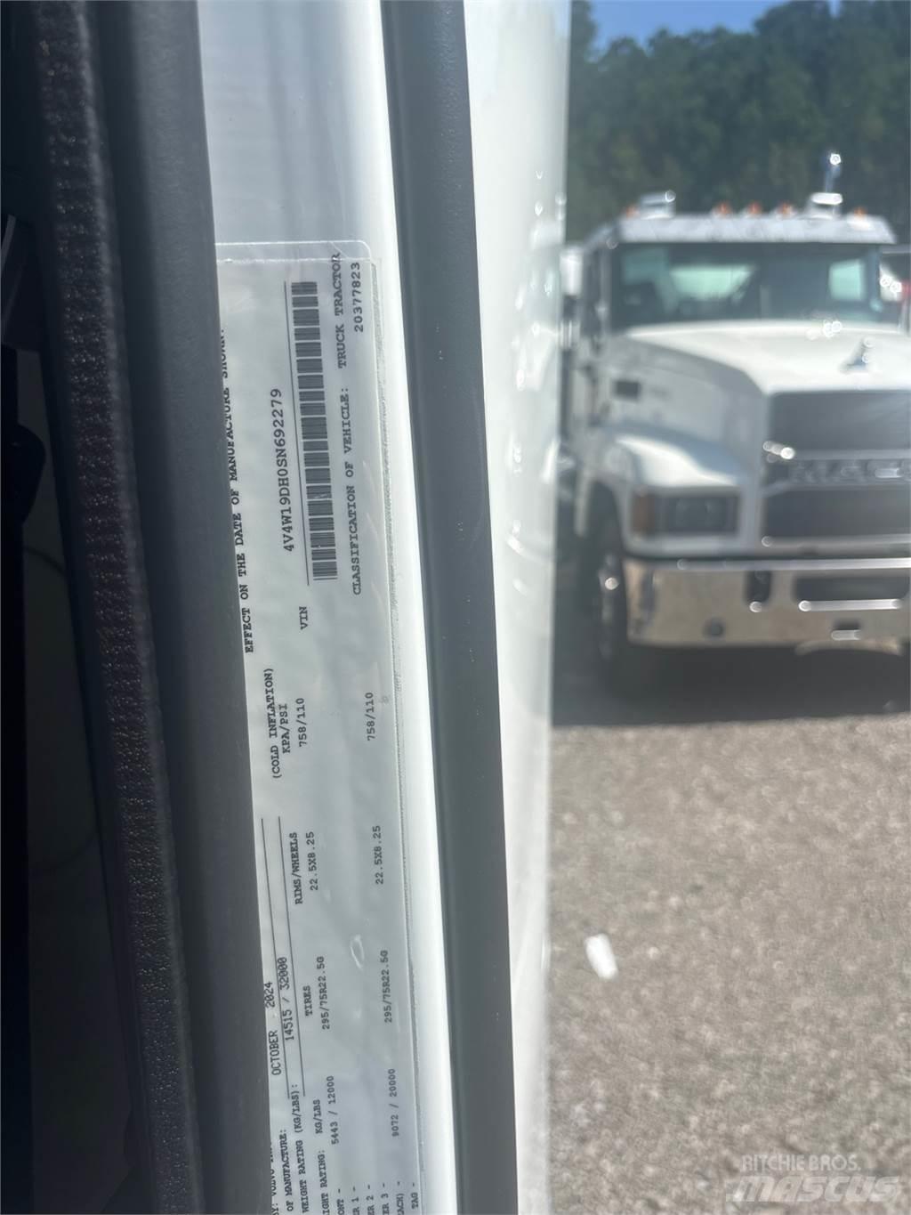 Volvo VNR42T300 Vlačilci