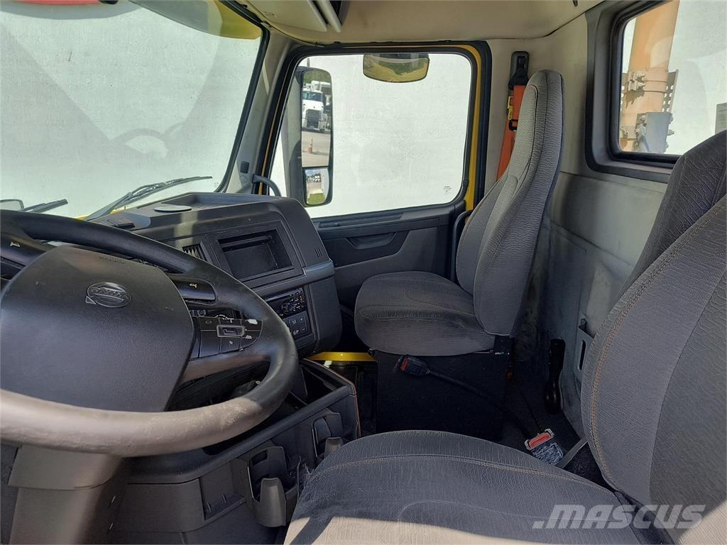 Volvo VNR64T Vlačilci