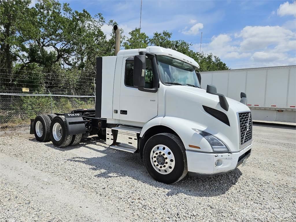 Volvo VNR64T300 Vlačilci