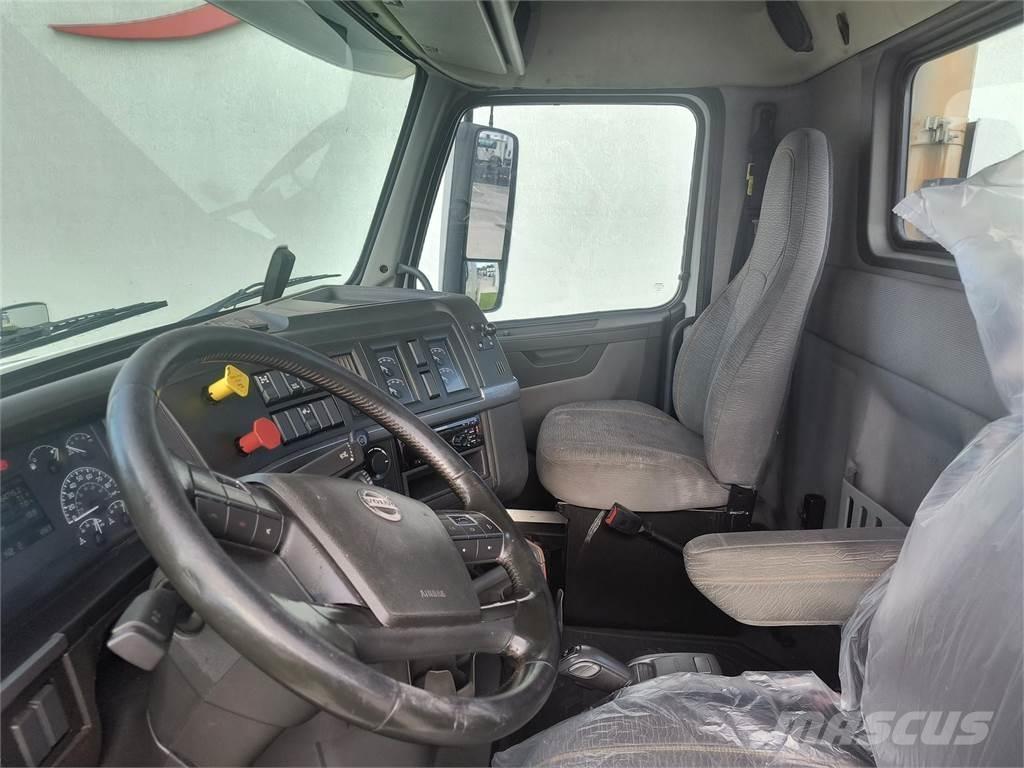 Volvo VNR64T300 Vlačilci