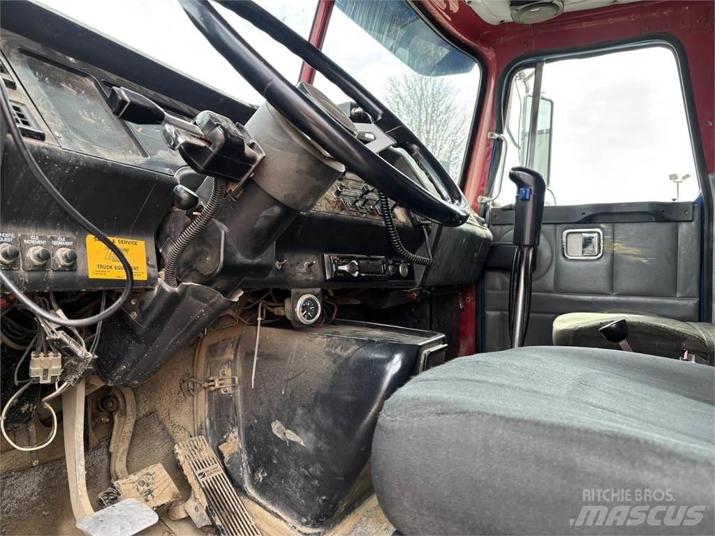 Volvo WG64T Kiper tovornjaki
