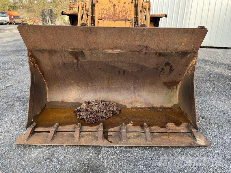 CASE W14 Kolesni nakladalci