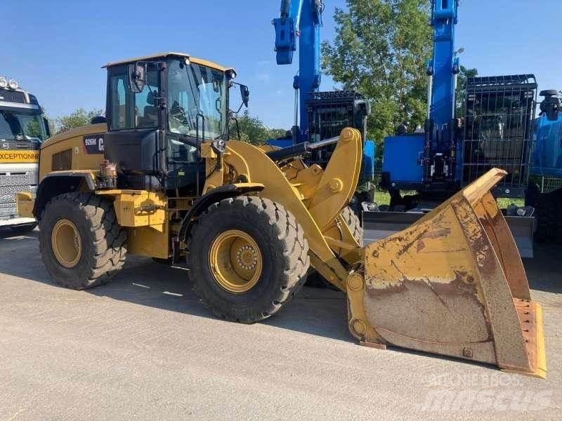 CAT 926M Kolesni nakladalci
