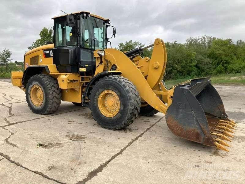 CAT 938M Kolesni nakladalci