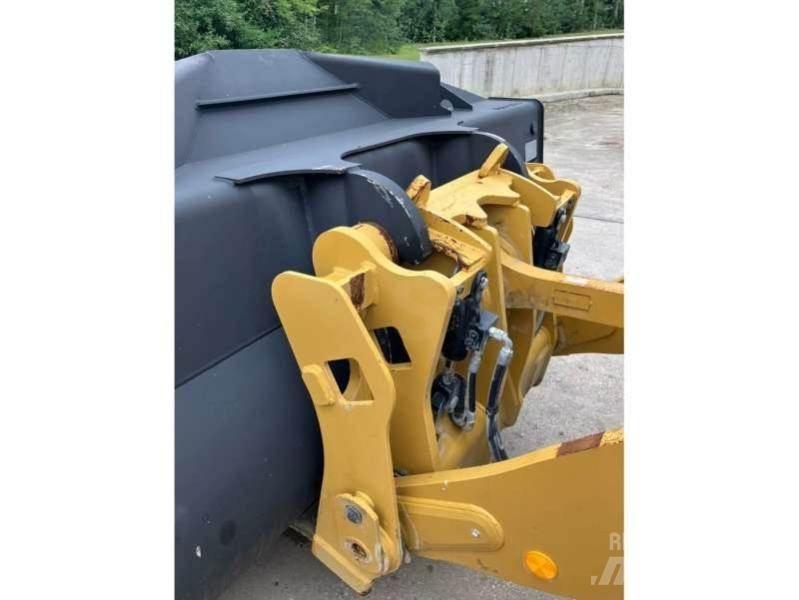 CAT 938M Kolesni nakladalci