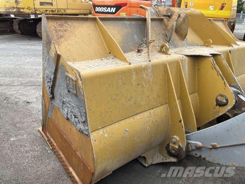 CAT 962K Kolesni nakladalci