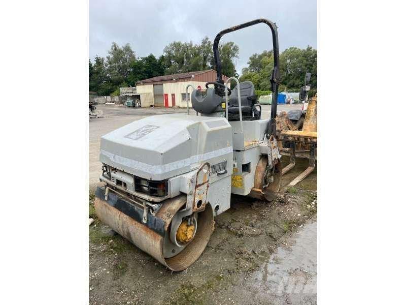 CAT CB224 Kompaktorji tal