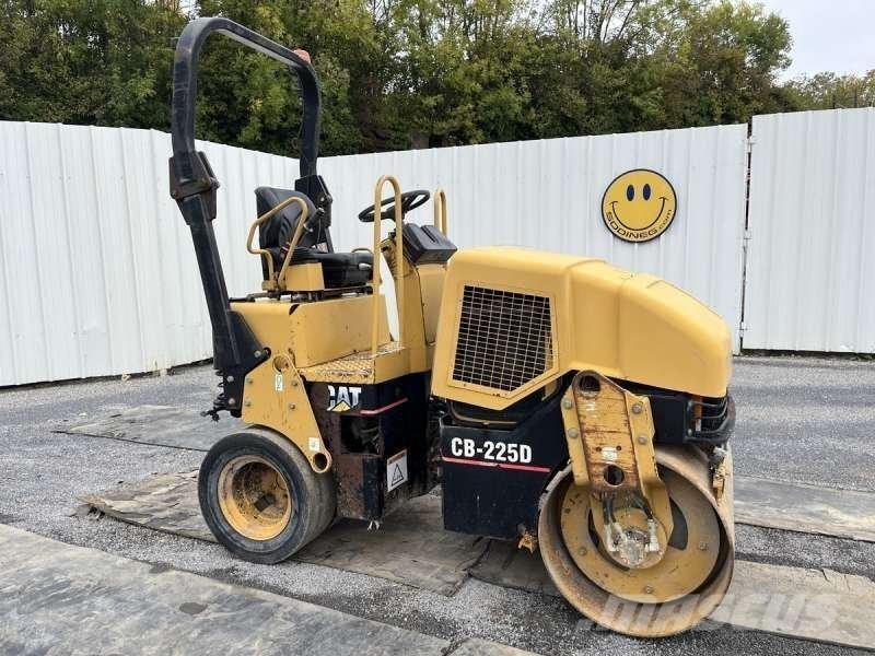 CAT CB225D Kompaktorji tal