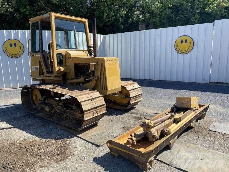 CAT D3B Buldožerji goseničarji