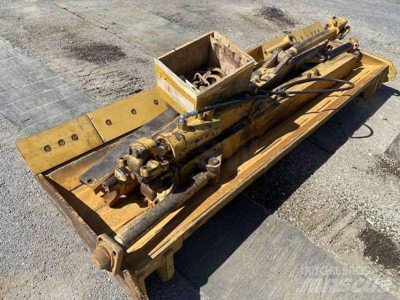 CAT D3B Buldožerji goseničarji