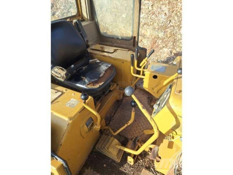 CAT D6D Buldožerji goseničarji