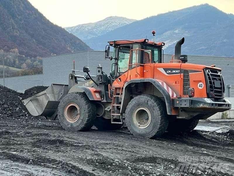 Doosan DL300 Kolesni nakladalci