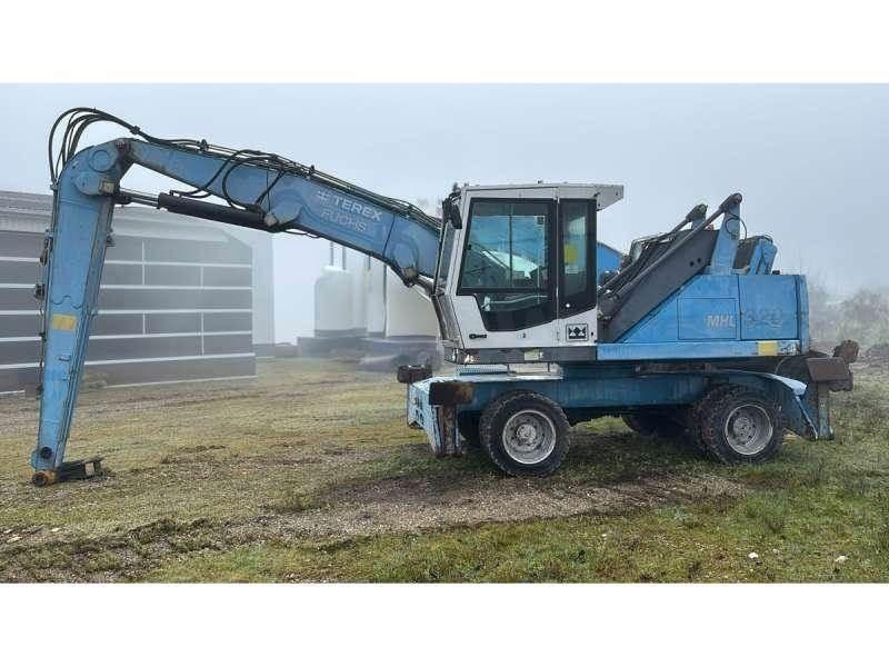 Fuchs MHL320 Bagri za prekladanje primarnih/sekundarnih surovin