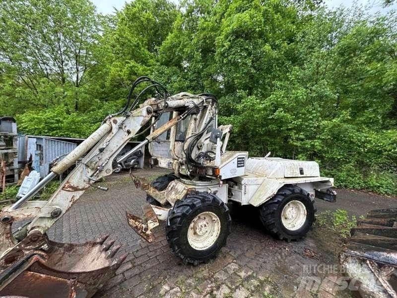 Mecalac 8CXI Bagri na kolesih