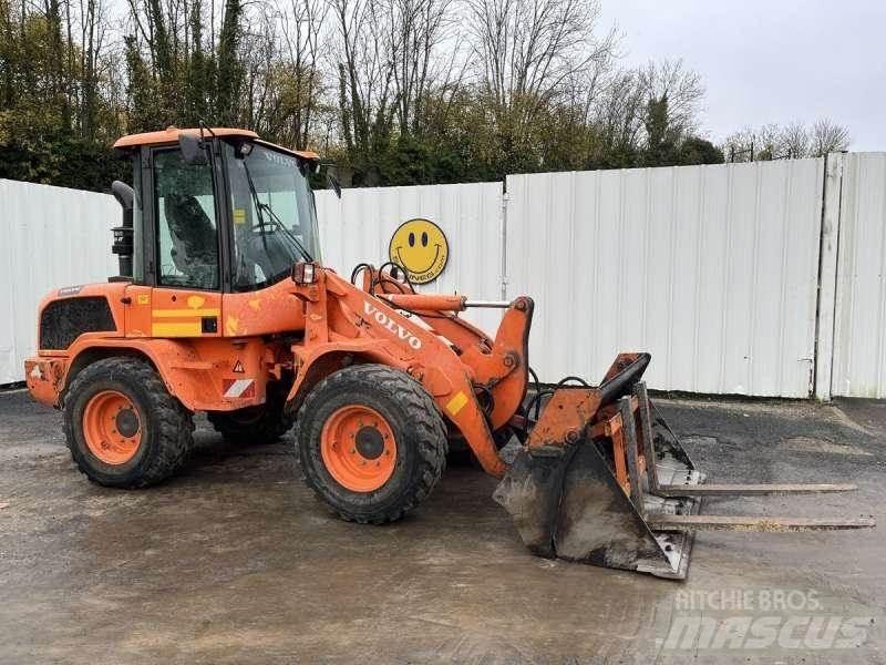 Volvo L30G Kolesni nakladalci