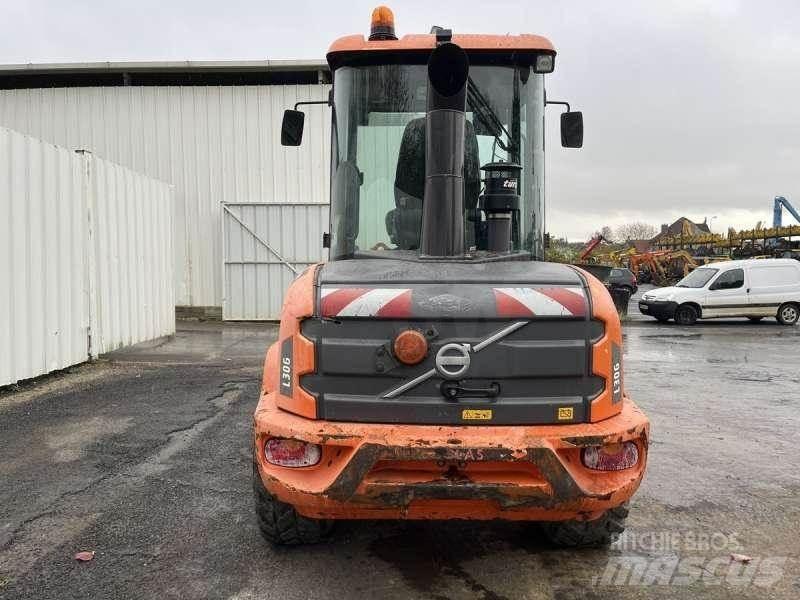 Volvo L30G Kolesni nakladalci