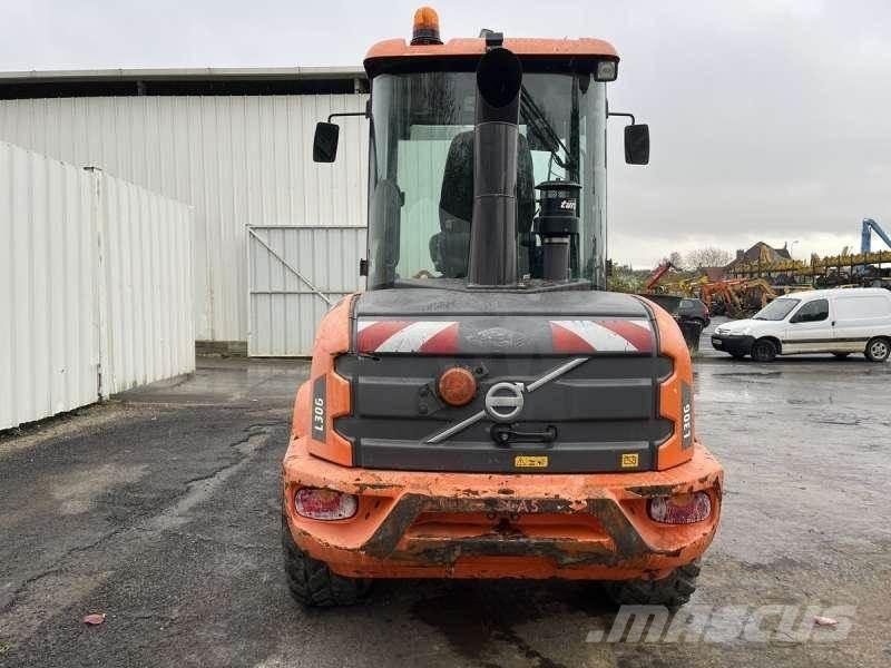 Volvo L30G Kolesni nakladalci
