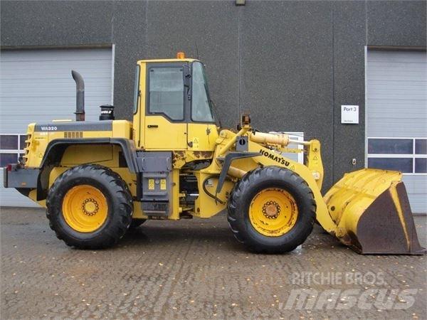 Komatsu WA320 Kolesni nakladalci