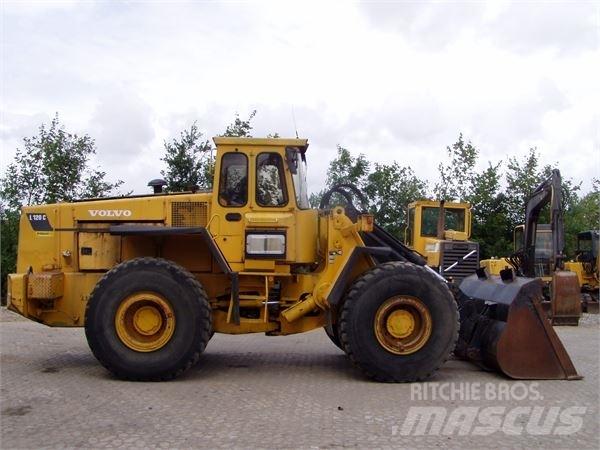 Volvo L120 Kolesni nakladalci