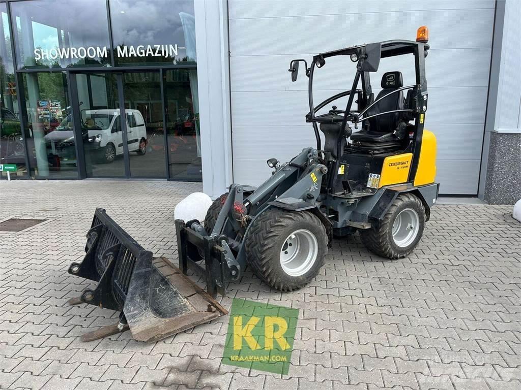 GiANT D332 Čelni nakladalci in kopači